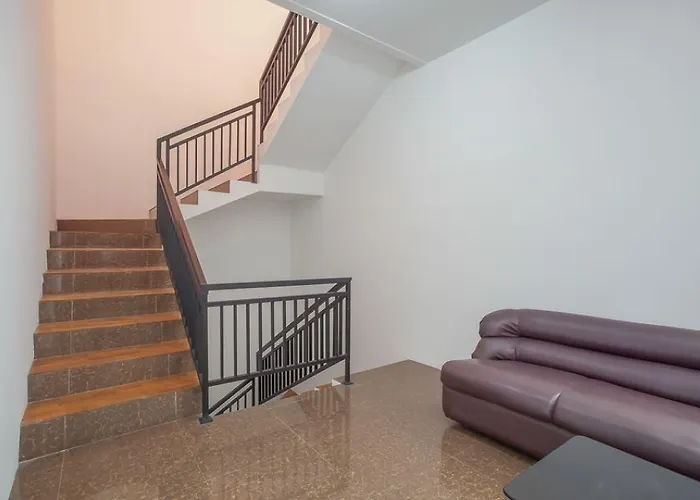 Reddoorz @ Kertajaya Surabaya Hotel